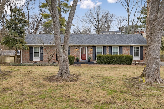 ranch-style home featuring a front lawn