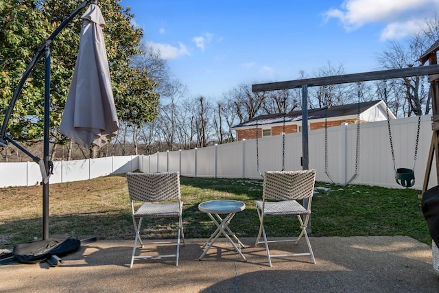 view of yard featuring a patio