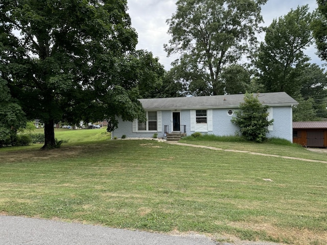 ranch-style house featuring a front lawn