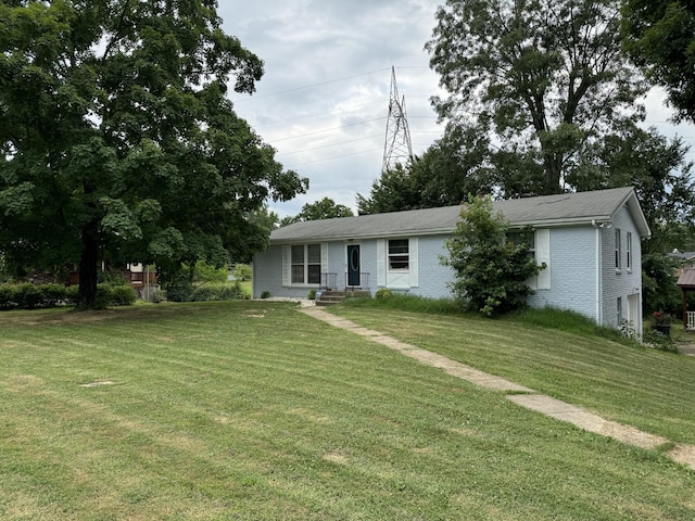 single story home featuring a front lawn