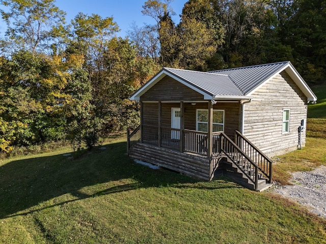 view of front of home featuring a porch and a front lawn