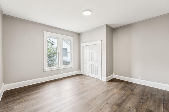 unfurnished bedroom featuring hardwood / wood-style flooring and a closet