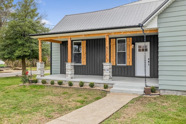 doorway to property featuring a porch