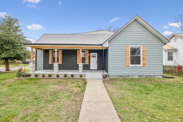 view of front of house with a front yard and covered porch