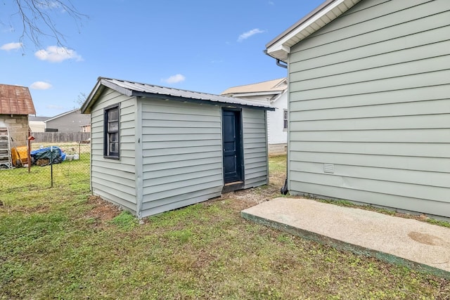 view of outdoor structure featuring a yard