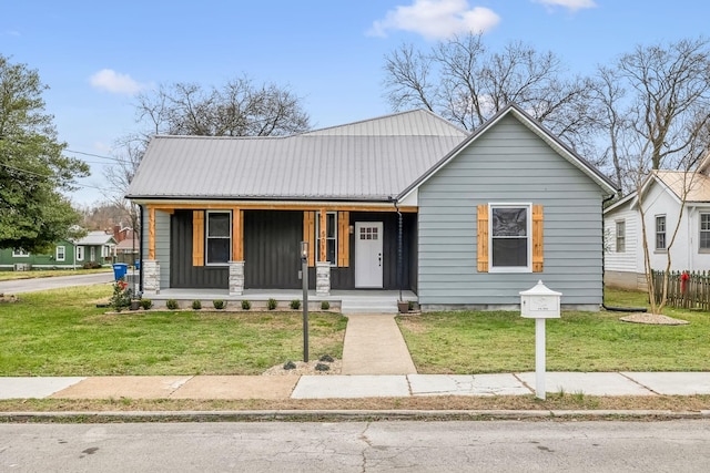 view of front facade with a porch and a front yard