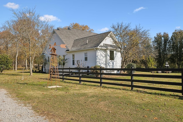 view of side of property featuring a yard