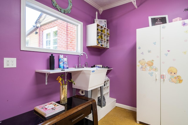 kitchen featuring ornamental molding