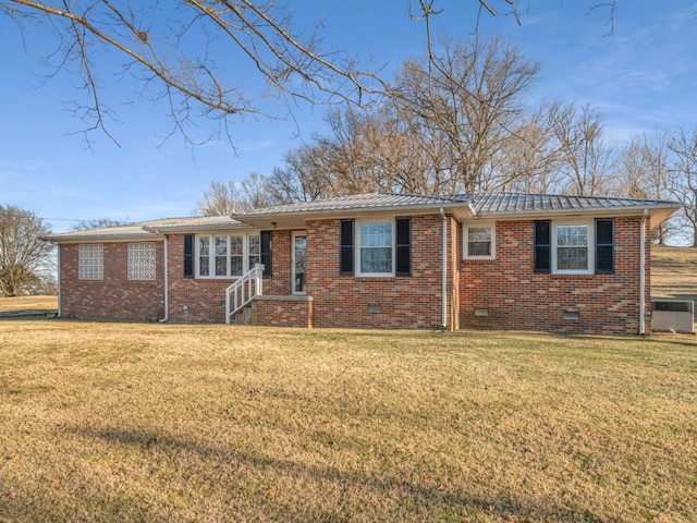 single story home with a front lawn