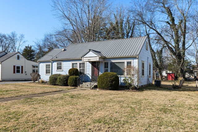 view of front facade with a front lawn