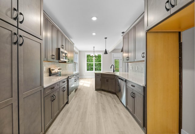 220 Birnam Wood Trce, Clarksville, TN 37043 - kitchen featuring stainless steel appliances, a sink, a peninsula, tasteful backsplash, and recessed lighting