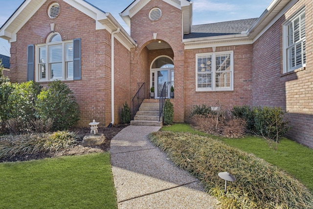 view of front facade with a front lawn