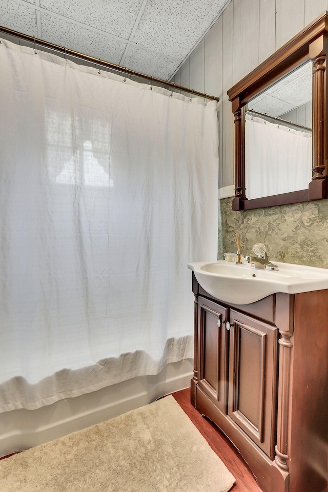 bathroom with vanity, hardwood / wood-style floors, and shower / tub combo