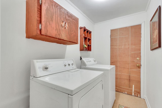 laundry room with cabinets, ornamental molding, and independent washer and dryer