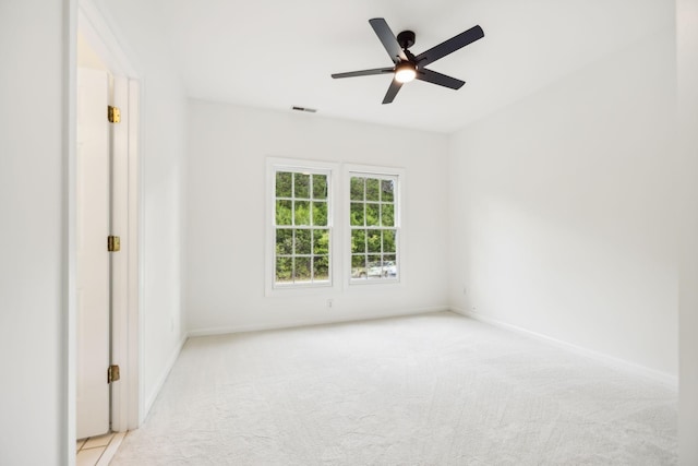 unfurnished room with light carpet and ceiling fan