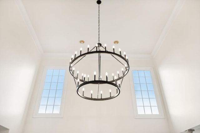 room details featuring crown molding and an inviting chandelier