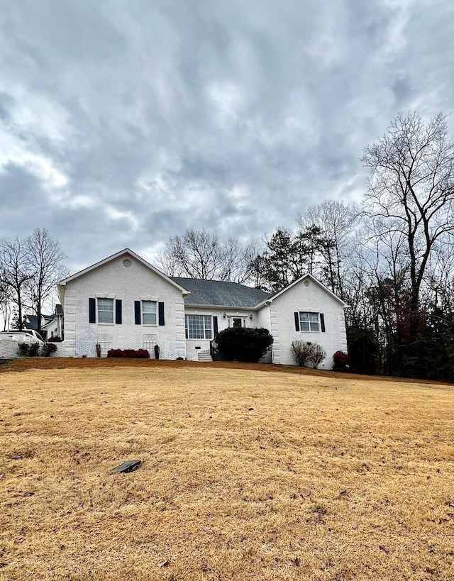 ranch-style home with a front yard