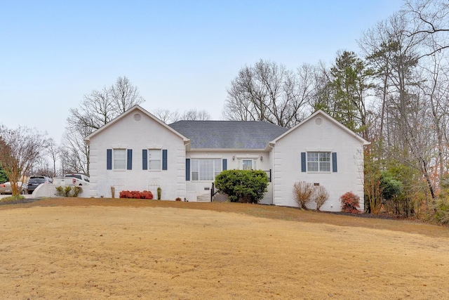 ranch-style house featuring a front lawn