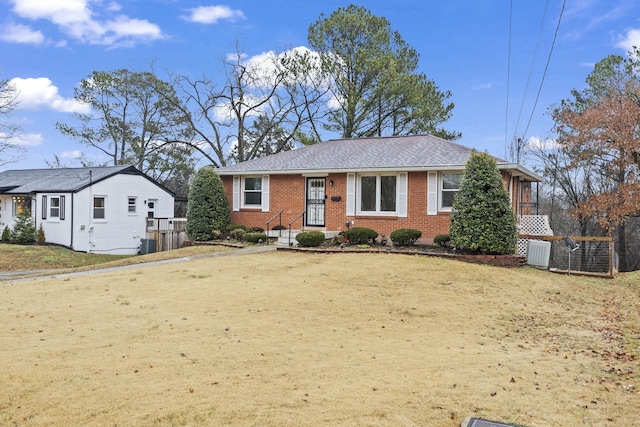 view of front facade featuring a front yard