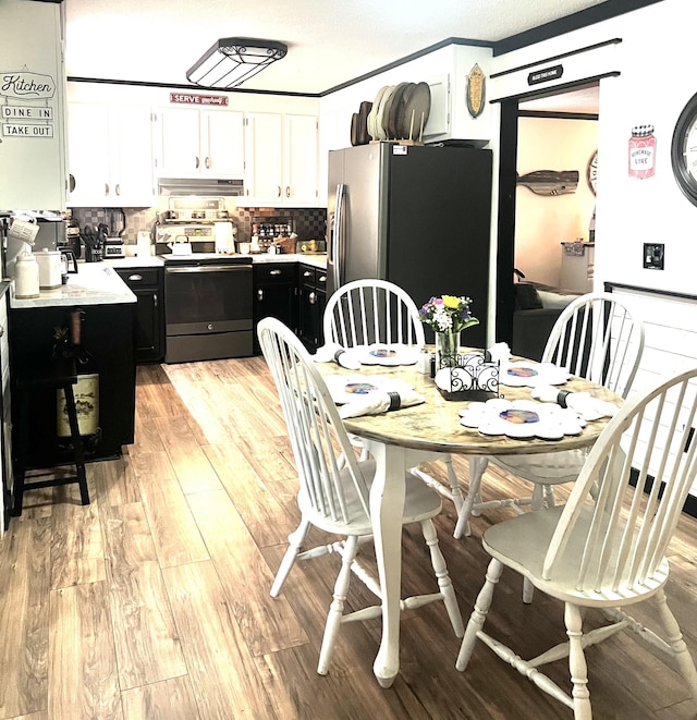 dining room with light hardwood / wood-style floors