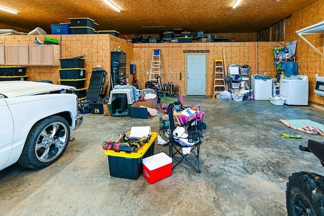 garage with washer / dryer