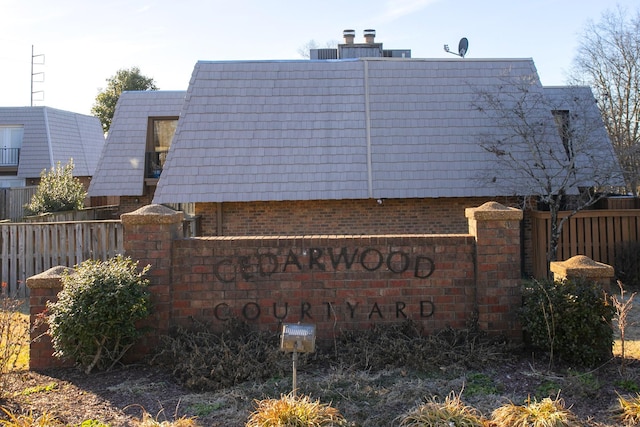 view of community / neighborhood sign