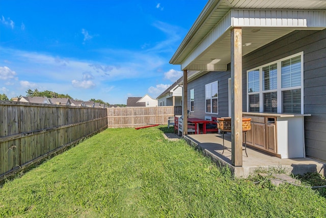 view of yard featuring a patio