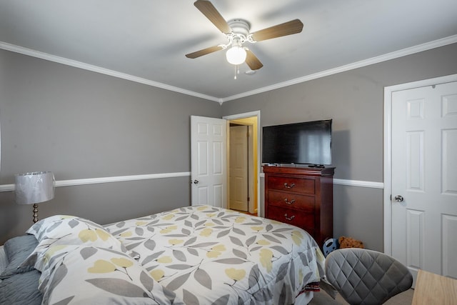 bedroom with crown molding and ceiling fan