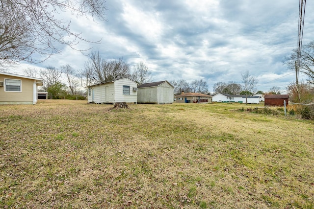 view of yard with a shed