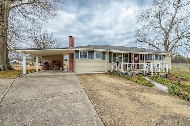 view of front of home featuring a carport and a porch