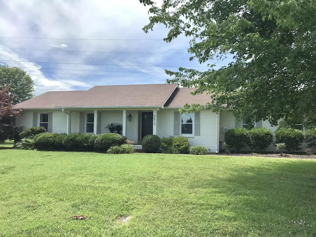 single story home featuring a front lawn