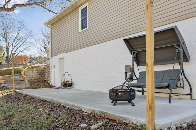 exterior space featuring an outdoor fire pit and a patio area