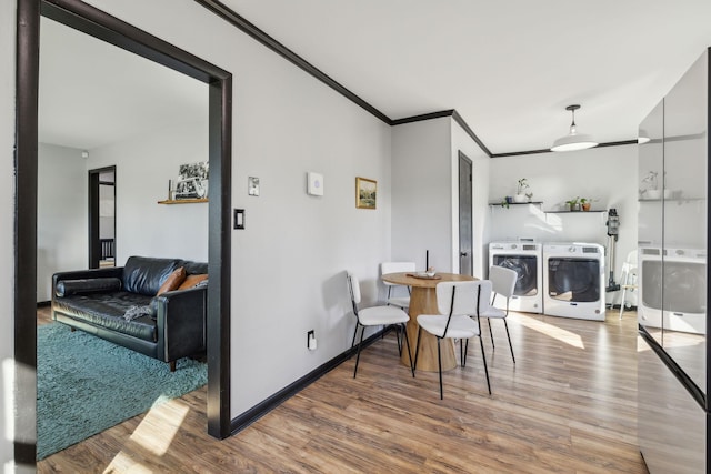 dining room featuring hardwood / wood-style floors, crown molding, and independent washer and dryer