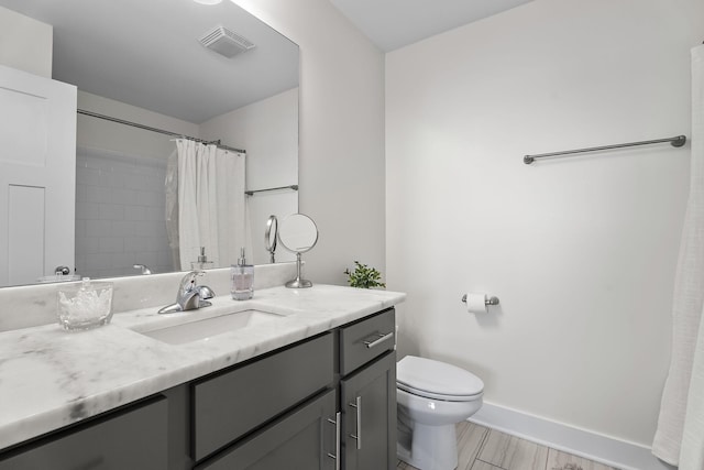 bathroom with vanity, toilet, and curtained shower