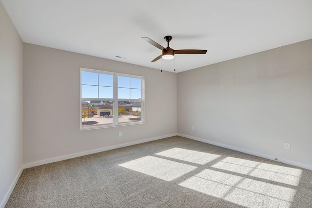 carpeted empty room featuring ceiling fan