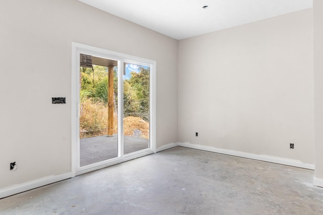 empty room featuring concrete flooring