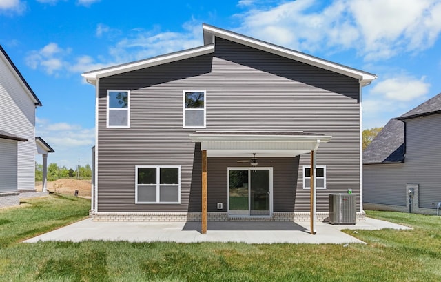 back of house featuring cooling unit, ceiling fan, a patio area, and a lawn