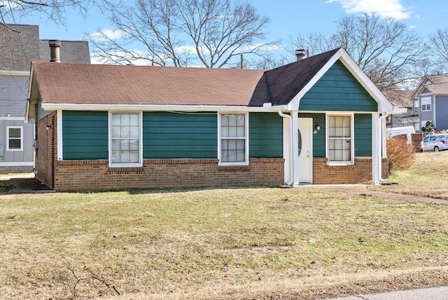 view of front facade with a front yard