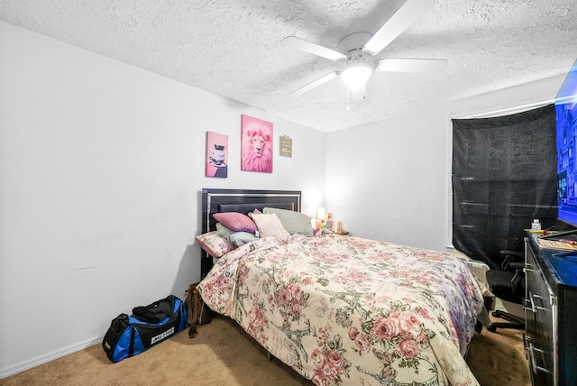 bedroom with ceiling fan, a textured ceiling, and carpet flooring