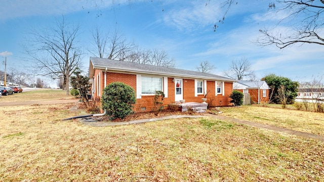 ranch-style home featuring a front lawn