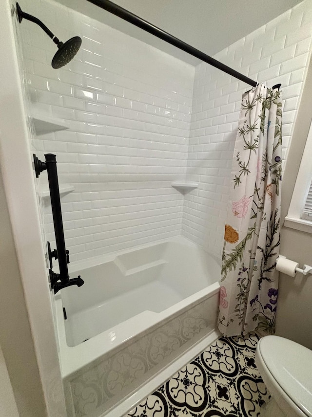 full bath featuring toilet and shower / bath combo