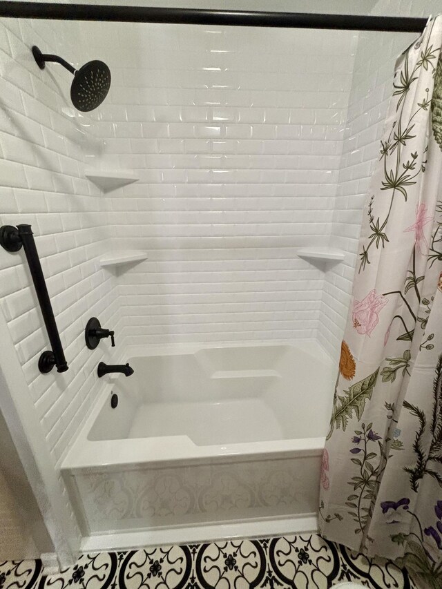 bathroom featuring shower / bath combo with shower curtain