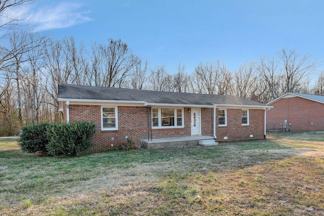 single story home featuring a front lawn