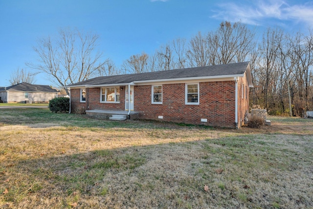 ranch-style home featuring a front lawn