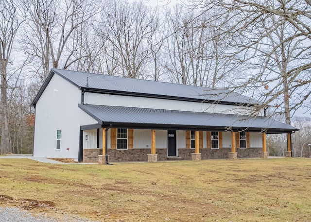 view of front of house with a front yard and covered porch