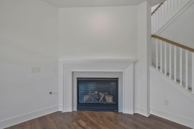 details featuring hardwood / wood-style flooring