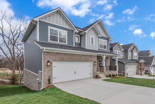 craftsman house featuring a garage and a front lawn