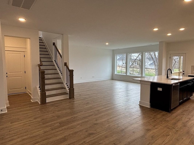 kitchen featuring sink, dark hardwood / wood-style floors, and an island with sink