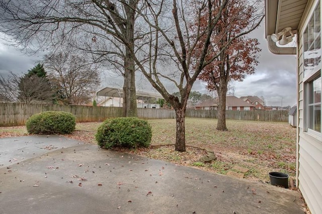 view of yard featuring a patio