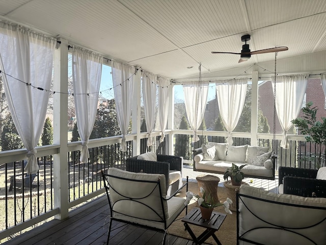 sunroom with ceiling fan